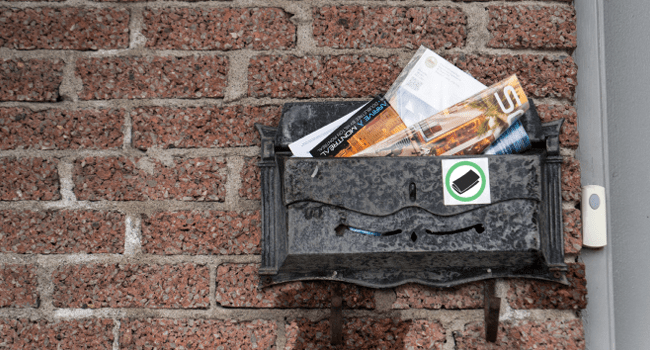 Montréal a adopté un règlement qui interdit la distribution d’articles publicitaires, dont les dépliants et feuillets, depuis le 17 mai 2023.