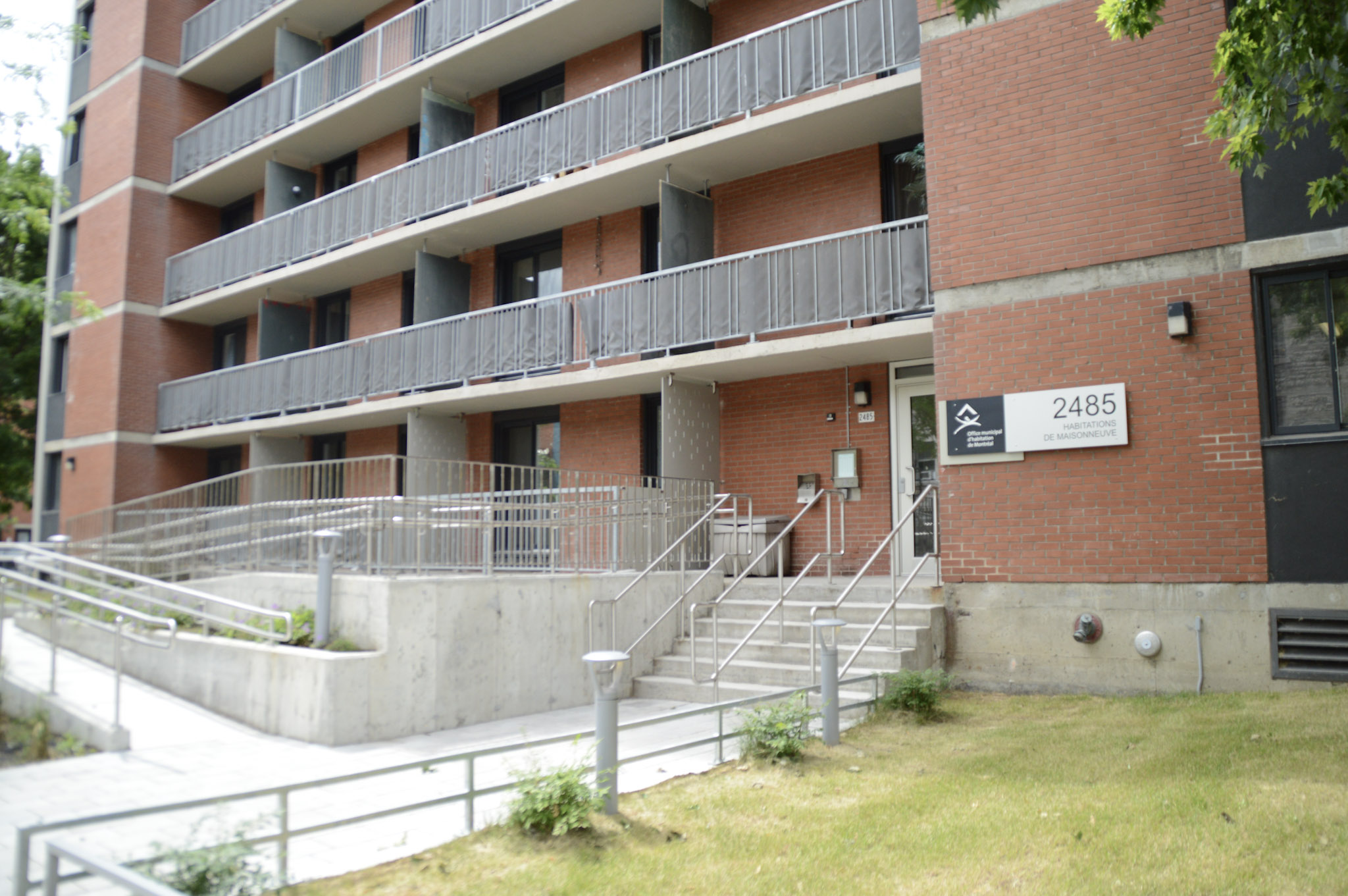 Après deux ans de travaux intensifs, les habitations De Maisonneuve ont été rénovées et accueillent déjà de nouveaux locataires.