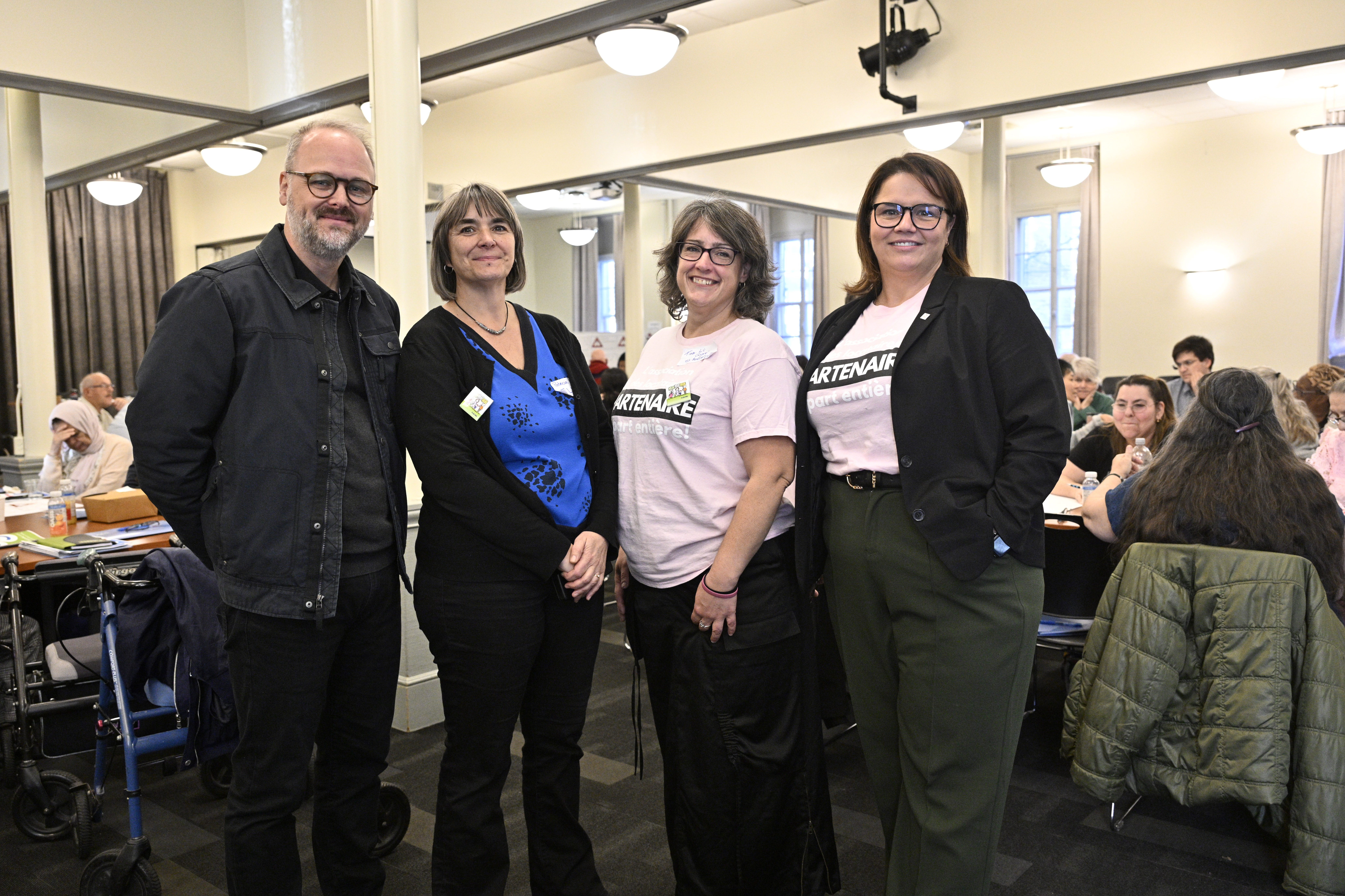 Pierre Choquette, directeur général adjoint — Développement, stratégies et communications de l’OMHM, Patricia Viannay, coordonnatrice à la Fédération des locataires de HLM du Québec (FLHLMQ), Tina-Lili Gagné, présidente du CCR et Isabelle Pépin, directrice générale de l’OMHM, à l’assemblée générale annuelle du CCR
