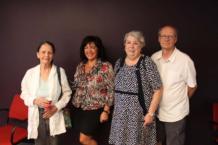 Les trois candidates aux côtés de Robert Pilon, président de la FLHLMQ : Nicole Aubé, Silvia Rocha et Estelle Laliberté.