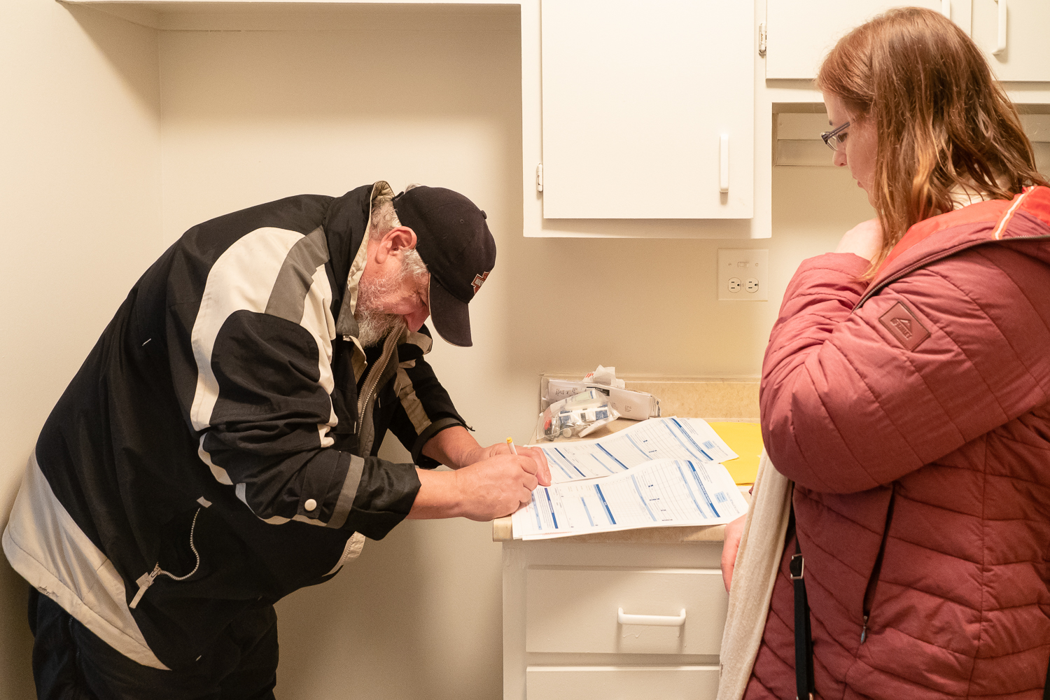 En arriver à signer un bail n'a pas été chose facile pour plusieurs Montréalais cette année. Nos équipes ont travaillé sans relâche pour aider les ménages à la recherche d'un logement. Crédits photo: Olivier Bousquet