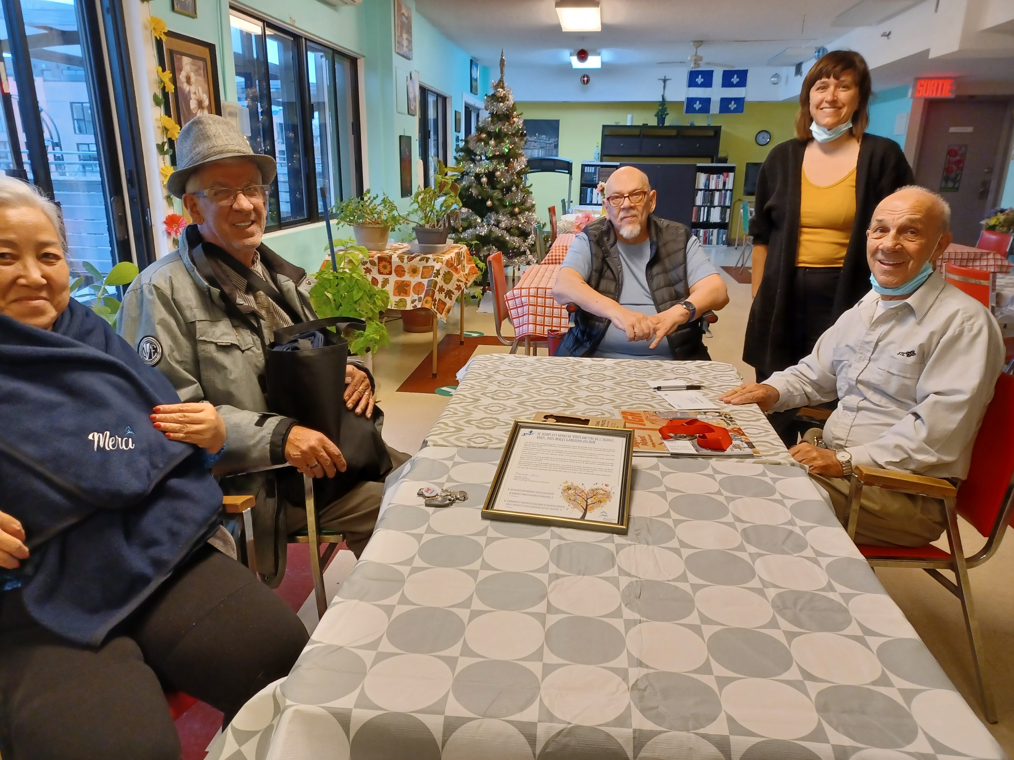L'année dernière, avant les Fêtes, l'OMHM avait souligné les efforts des locataires bénévoles en leur remettant des cadeaux et en reconnaissant leur bon travail!