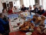 Les locataires de certaines habitations sont très heureux de savourer du pain et des viennoiseries de cette qualité : un luxe pour eux que Claire est heureuse de leur offrir.