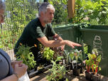 Les participants ont pu choisir un prix de présence parmi plusieurs fleurs et fines herbes.
