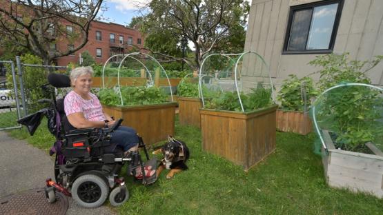Mme. Francine Poirier, résidante des habitations Côte-des-Neiges
