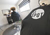 Un salon de barbier communautaire, baptisé le Spot, occupe désormais un local aux habitations Saint-Sulpice. 