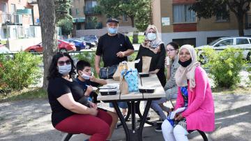 Pandémie oblige, les familles ont été conviées en petits groupes pour cette activité d'accueil des nouveaux locataires de Saint-Michel Nord.