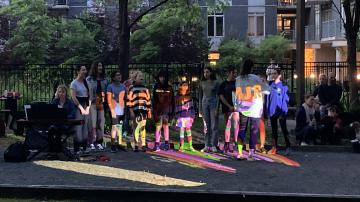 Les enfants de la chorale ont été mis en lumière par des projections colorés.