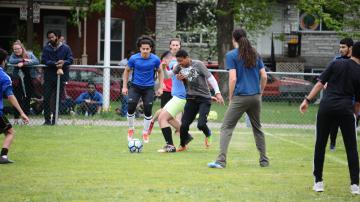 Le MOUV avait organisé le Défi sportif; une journée de compétitions de soccer et de basketball pour les jeunes issus de différentes habitations HLM. (Photo: Martin Alarie)