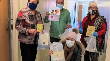 Les intervenants ont souligné la Saint-Valentin dans plusieurs milieux de vie.  - Photo Mong Hieu
