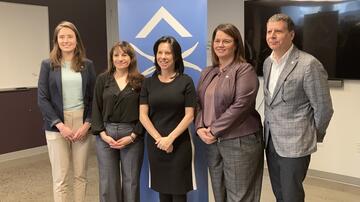 Isabelle Girard-Fortier, directrice du Service de la location, Despina Sourias, Valérie Plante, Isabelle Pépin, directrice générale de l'OMHM et Frédéric Roy, directeur général adjoint - Gestion des milieux de vie.